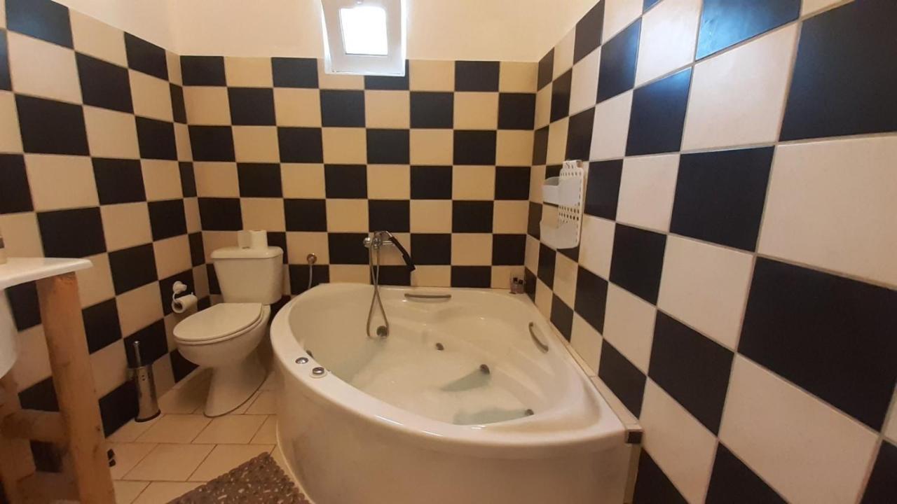 White Manolia Cottage カト・コラキアナ エクステリア 写真
